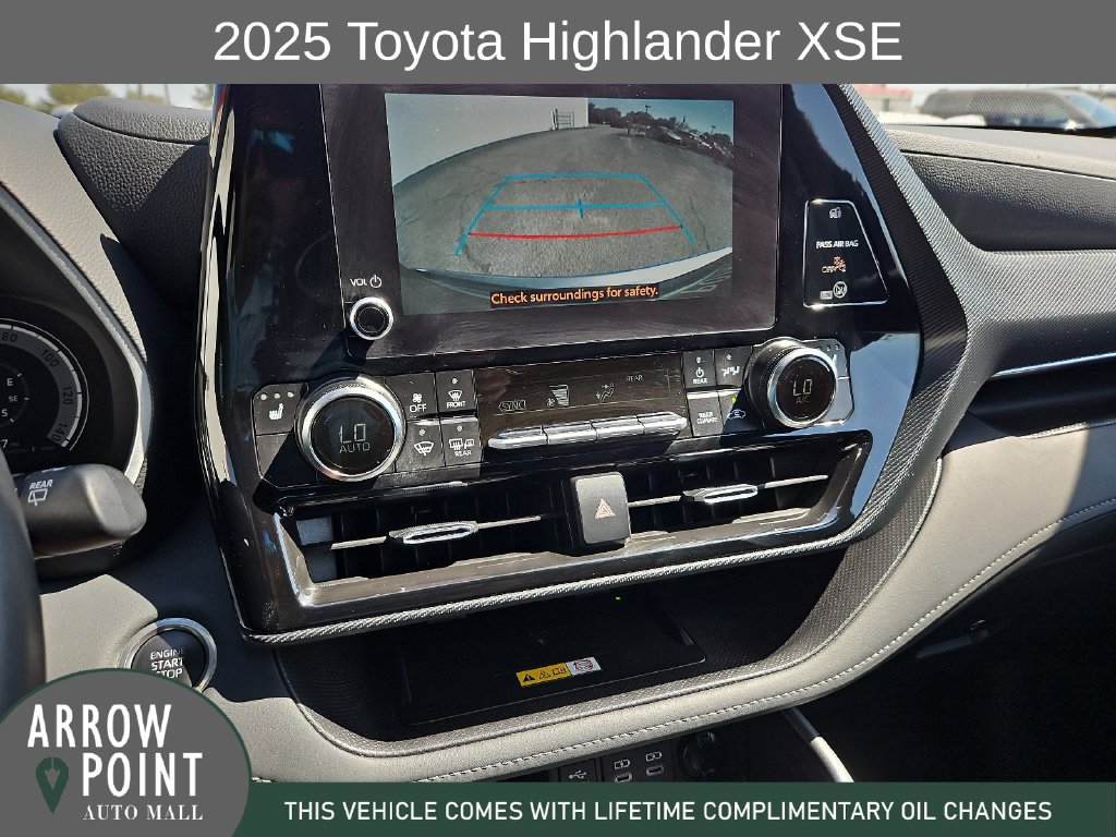 Used 2025 Toyota Highlander XSE AWD/4WD image 24