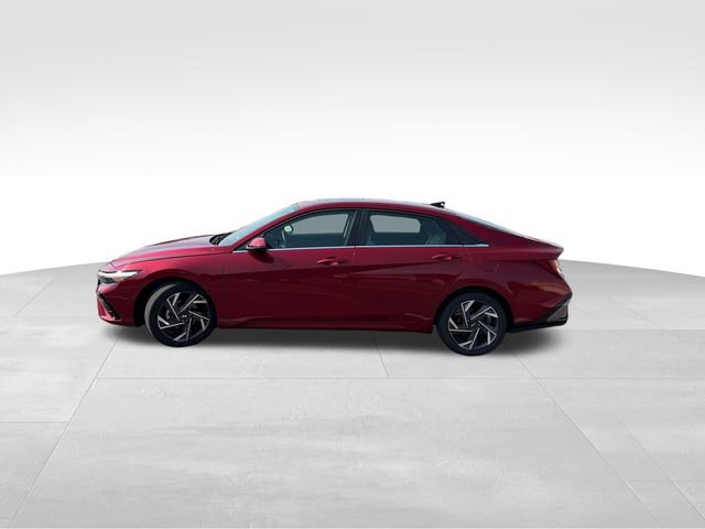 Used 2025 Hyundai Elantra Limited FWD image 3
