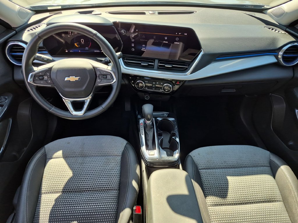 Used 2025 Chevrolet Trax LT FWD image 26