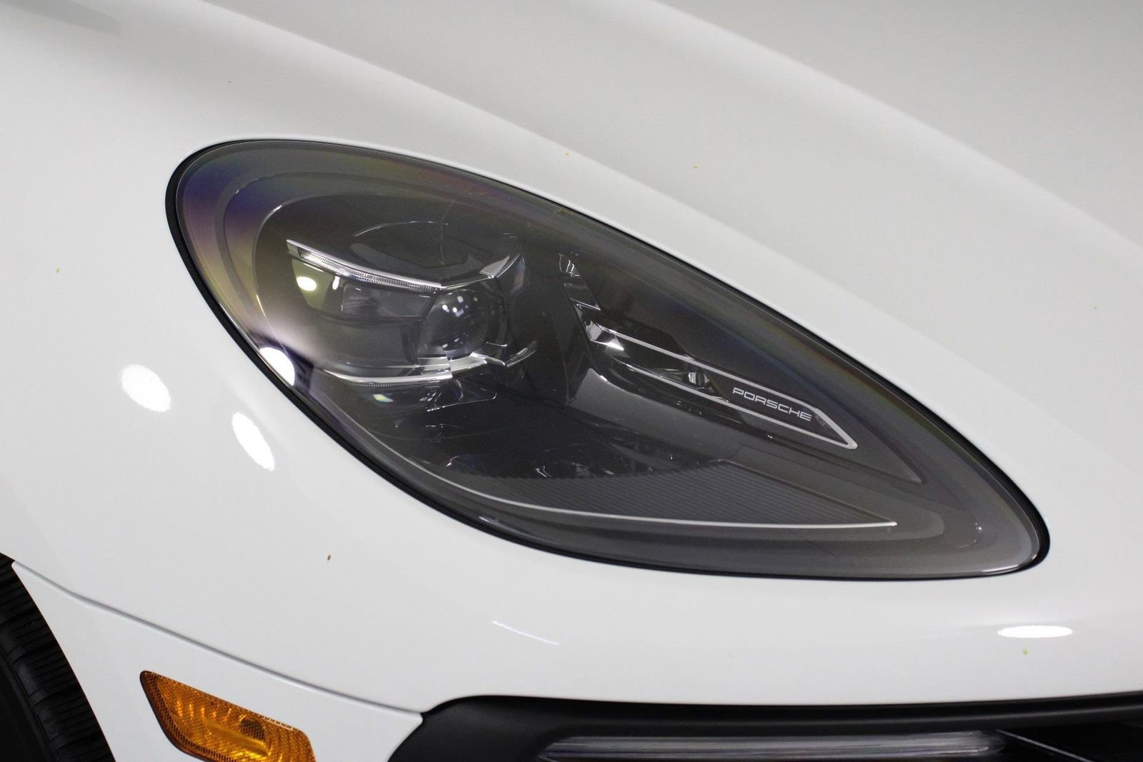 Certified 2025 Porsche Macan image 28