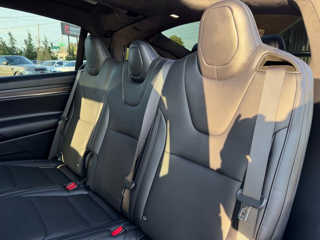 Used 2022 Tesla Model X image 25