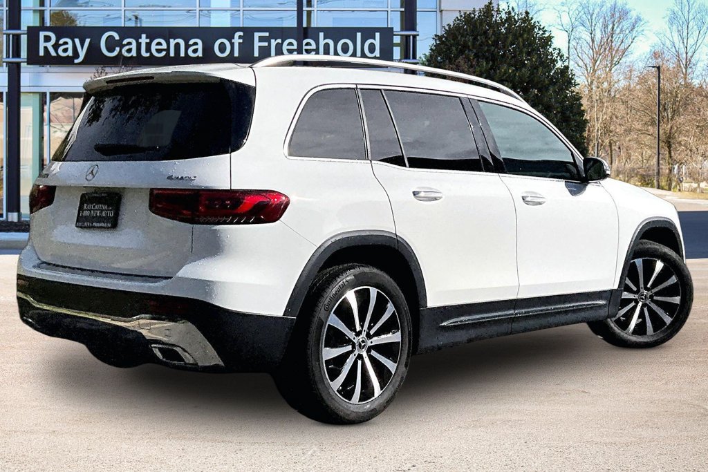 Used 2023 Mercedes-Benz GLB 250 4MATIC image 2