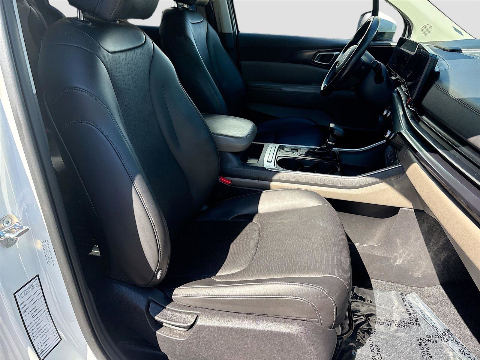 Used 2025 Kia Carnival image 30