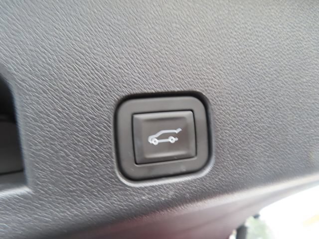 Used 2025 Chevrolet Traverse RS w/ LPO, Floor Liner Package AWD/4WD image 46