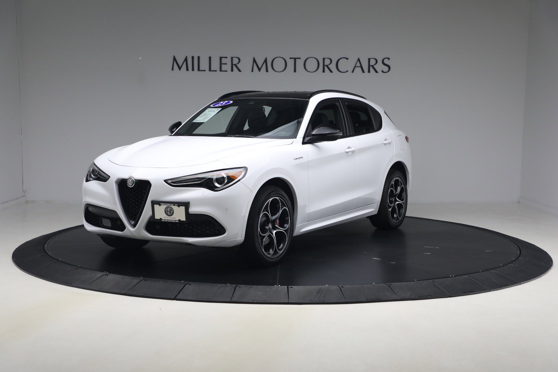 Used 2023 Alfa Romeo Stelvio Veloce AWD/4WD image 2