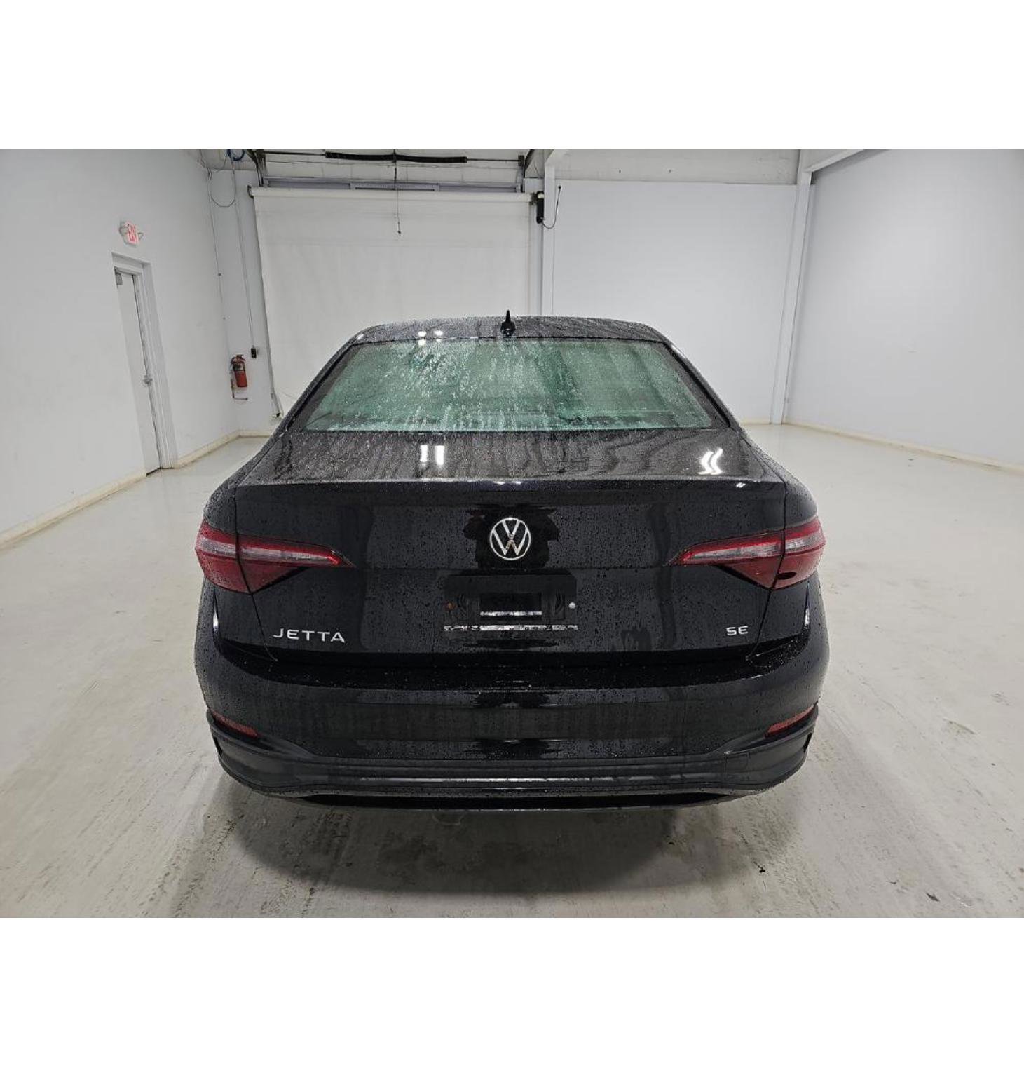 Used 2023 Volkswagen Jetta SE image 9