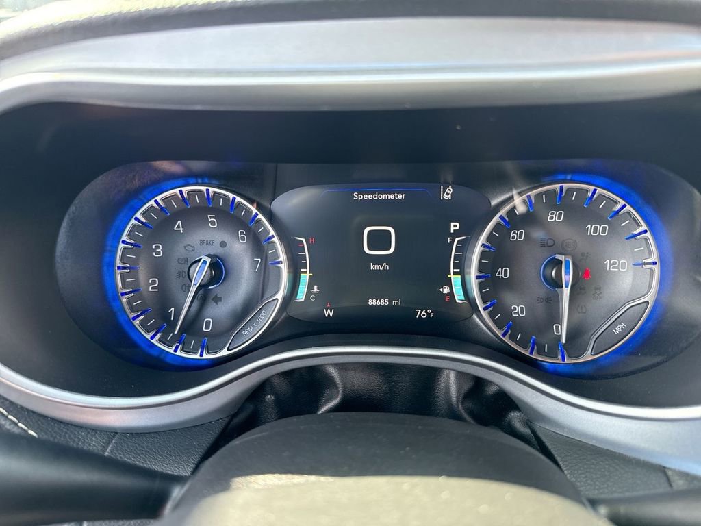 Used 2022 Chrysler Pacifica Touring FWD image 15