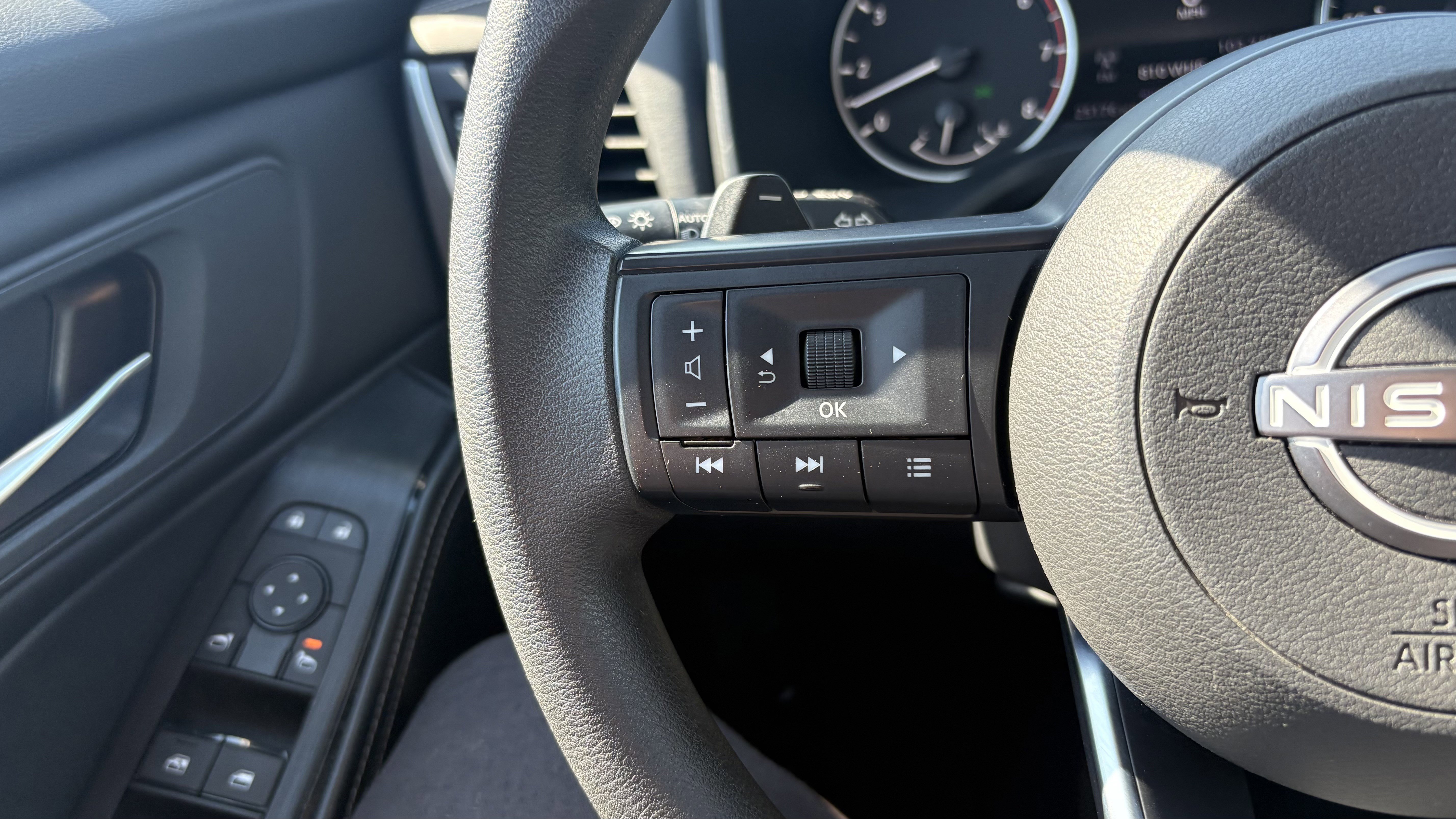 Used 2024 Nissan Rogue SV image 20