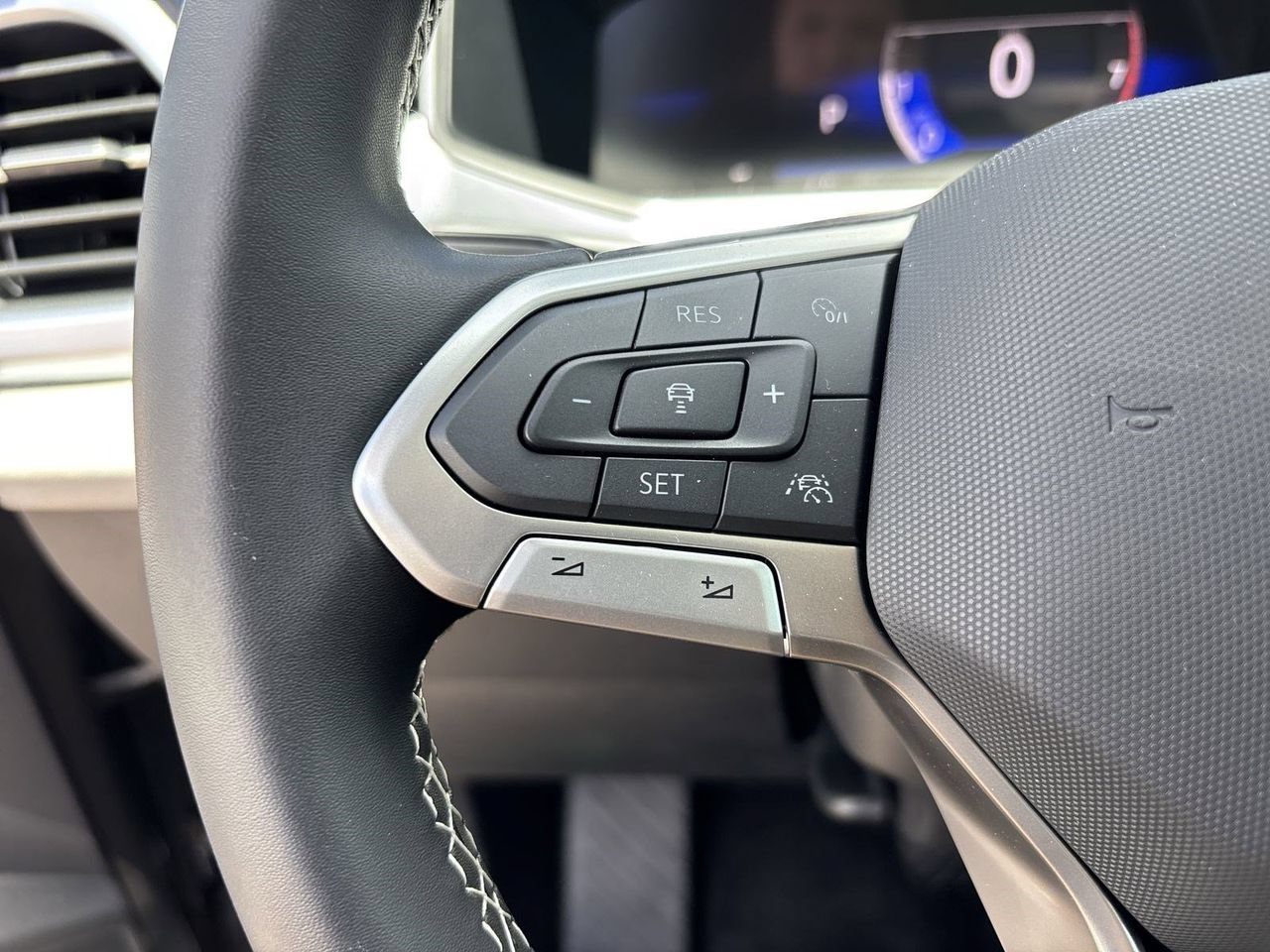 New 2026 Volkswagen Taos SE FWD image 20