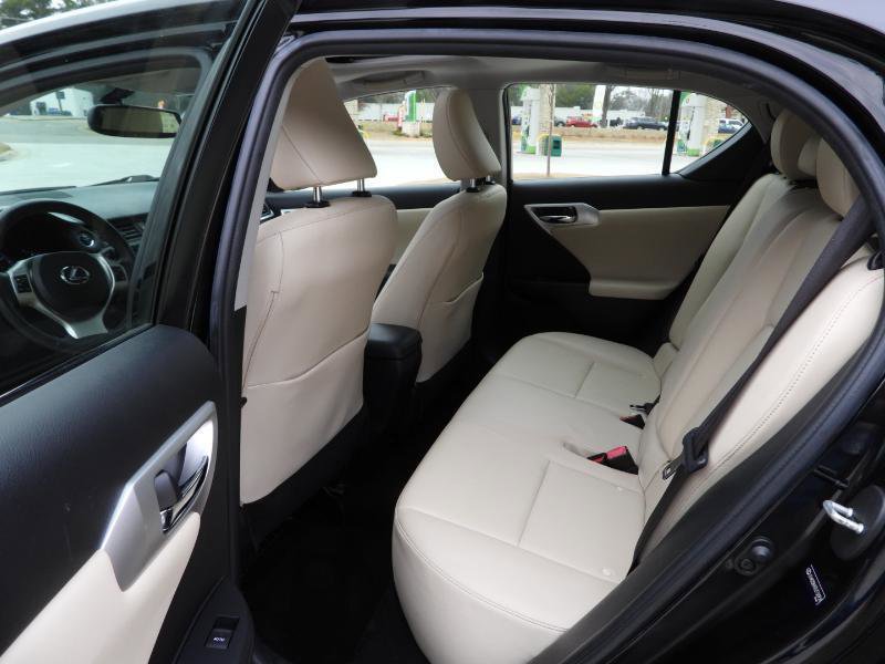 Used 2013 Lexus CT 200h w/ Premium Pkg w/Backup Camera image 31