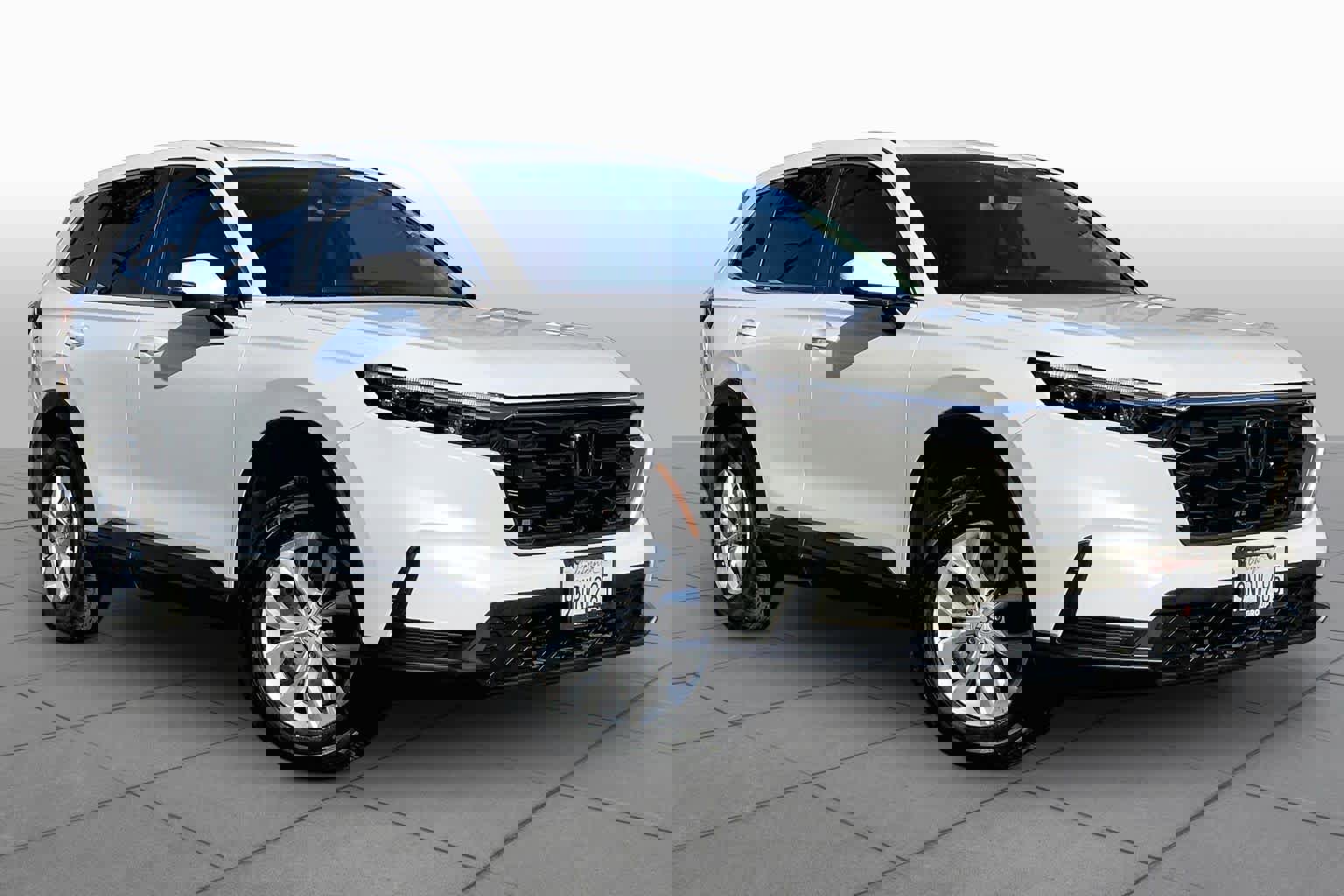 Used 2025 Honda CR-V LX image 2