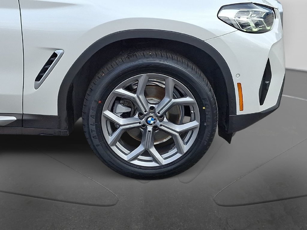 Used 2024 BMW X4 xDrive30i w/ Parking Assistance Package AWD/4WD image 8