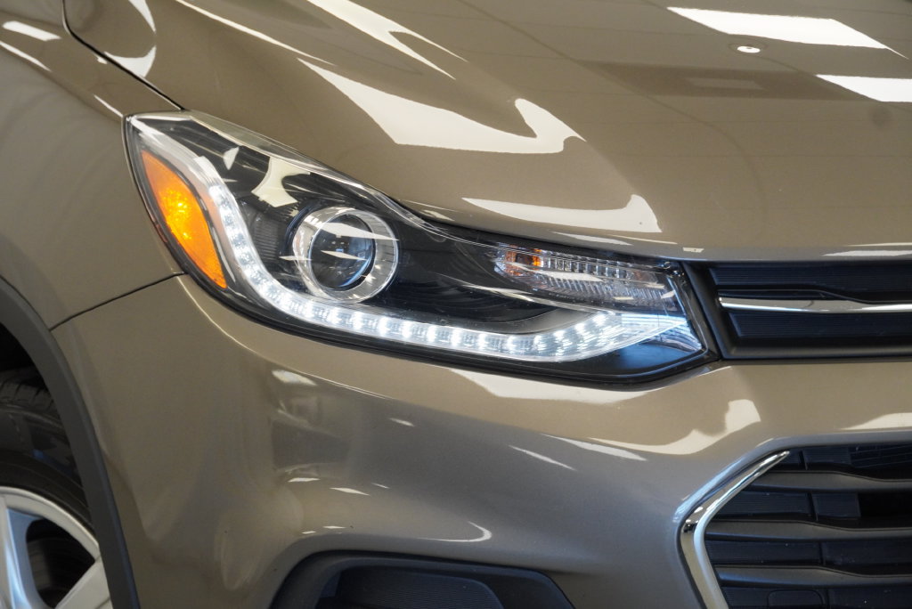 Used 2021 Chevrolet Trax LT w/ Driver Confidence Package AWD/4WD image 9