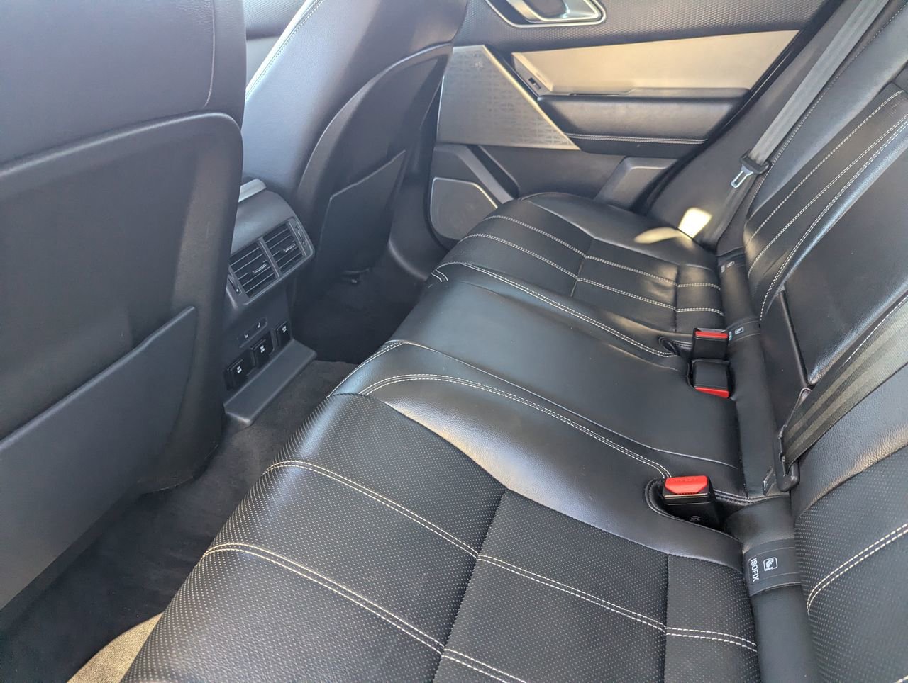 Used 2018 Land Rover Range Rover Velar S AWD/4WD image 16