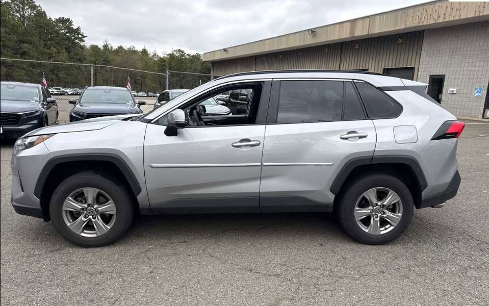 Used 2023 Toyota RAV4 XLE AWD/4WD image 7