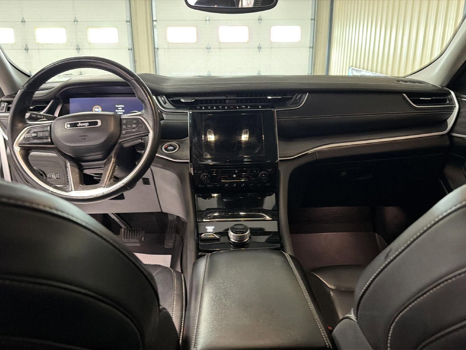 Used 2022 Jeep Grand Cherokee L Limited AWD/4WD image 16