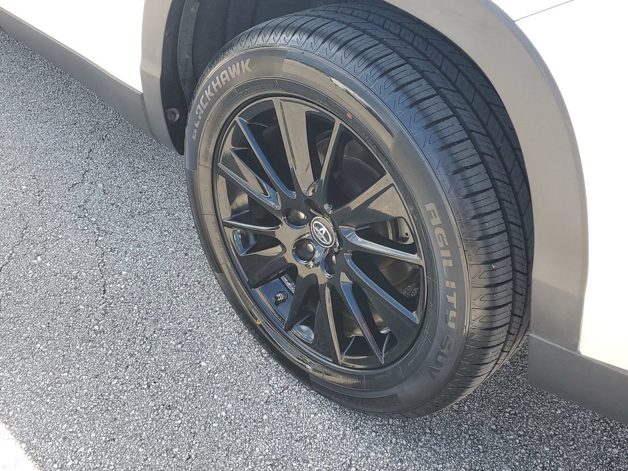 Used 2019 Toyota Highlander SE FWD image 5