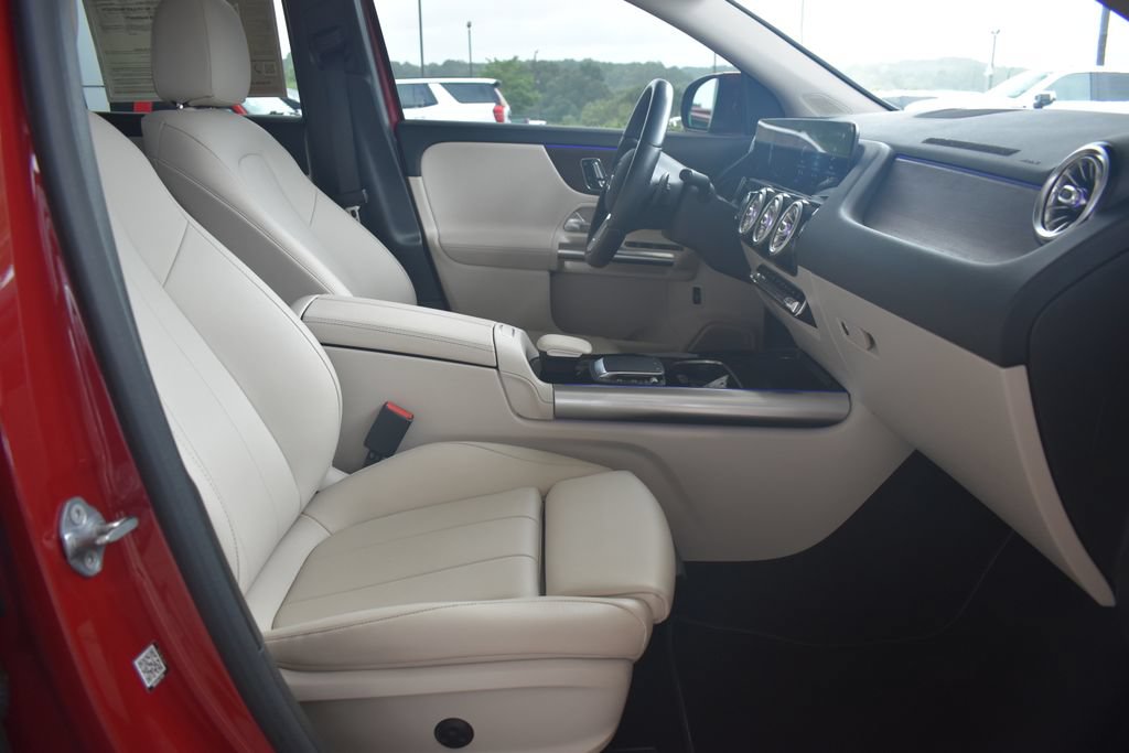 Used 2021 Mercedes-Benz GLA 250 4MATIC w/ Premium Package image 5