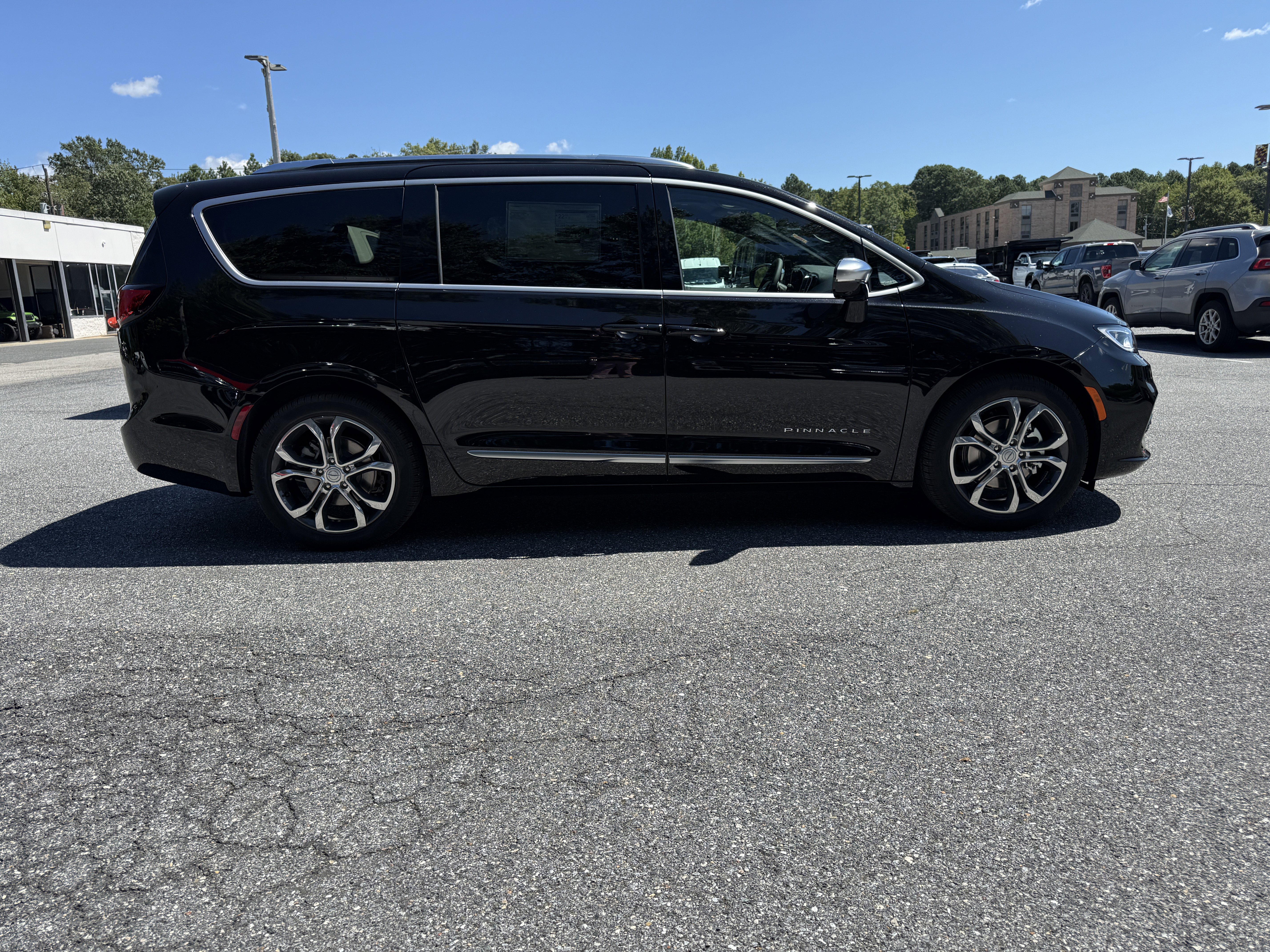 New 2026 Chrysler Pacifica Pinnacle image 9