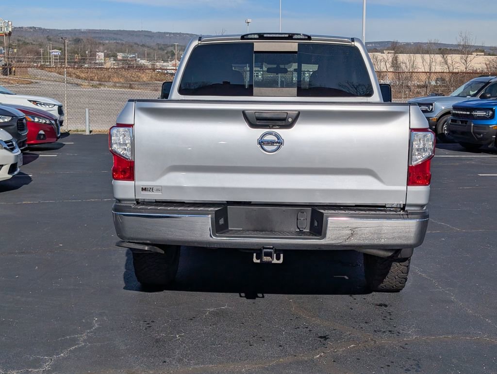 Used 2018 Nissan Titan SV image 8