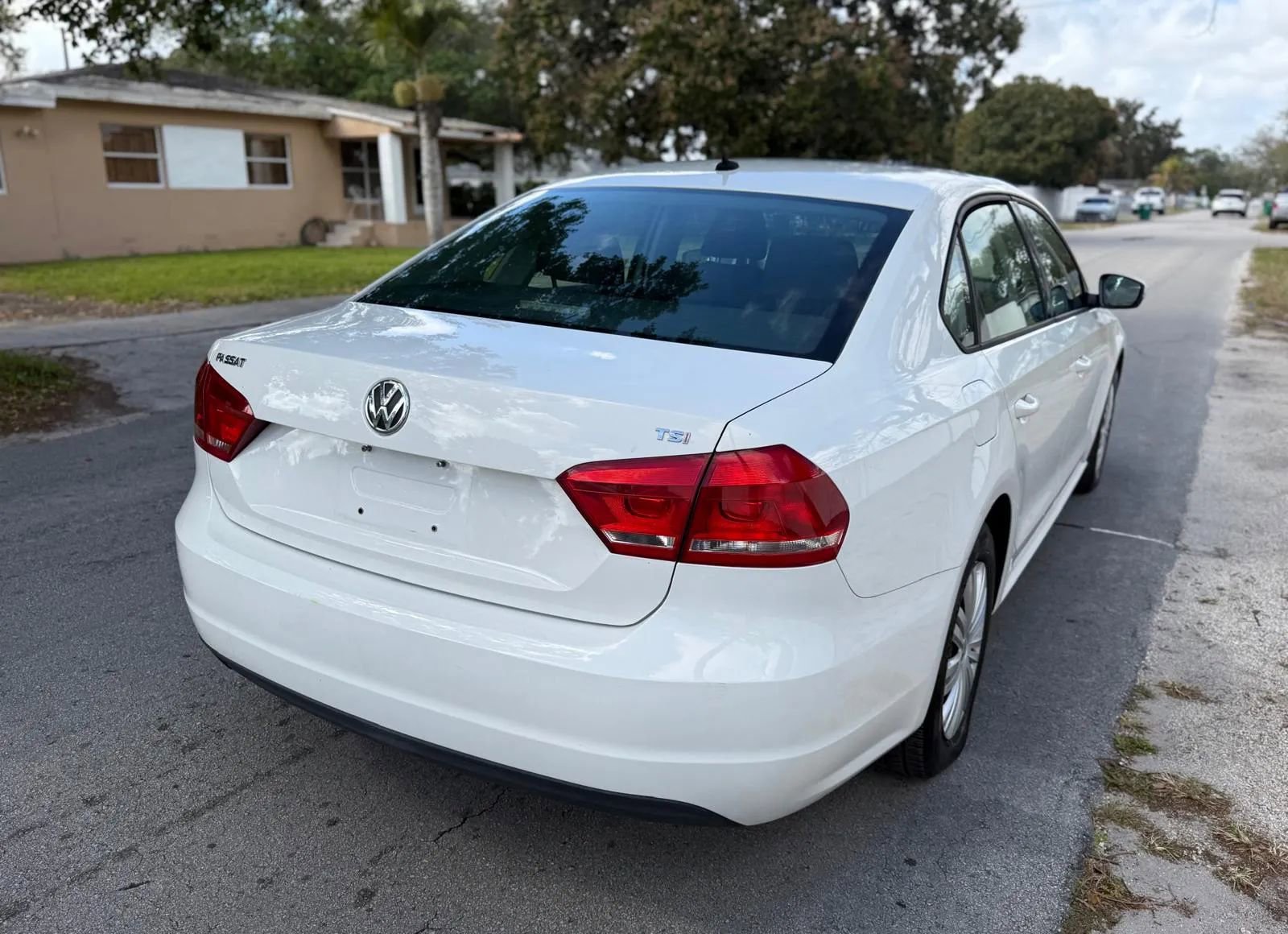 Used 2015 Volkswagen Passat 1.8T S image 6