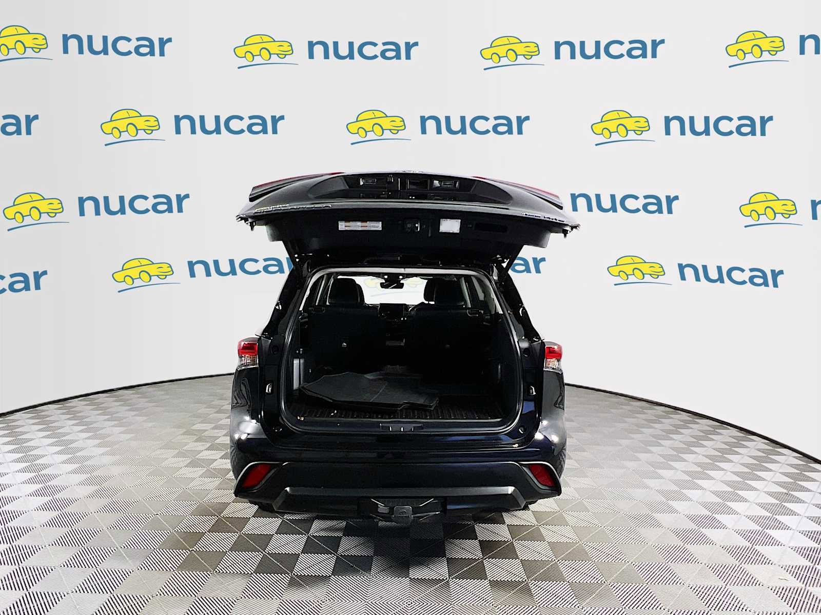 Used 2024 Toyota Highlander XLE image 26