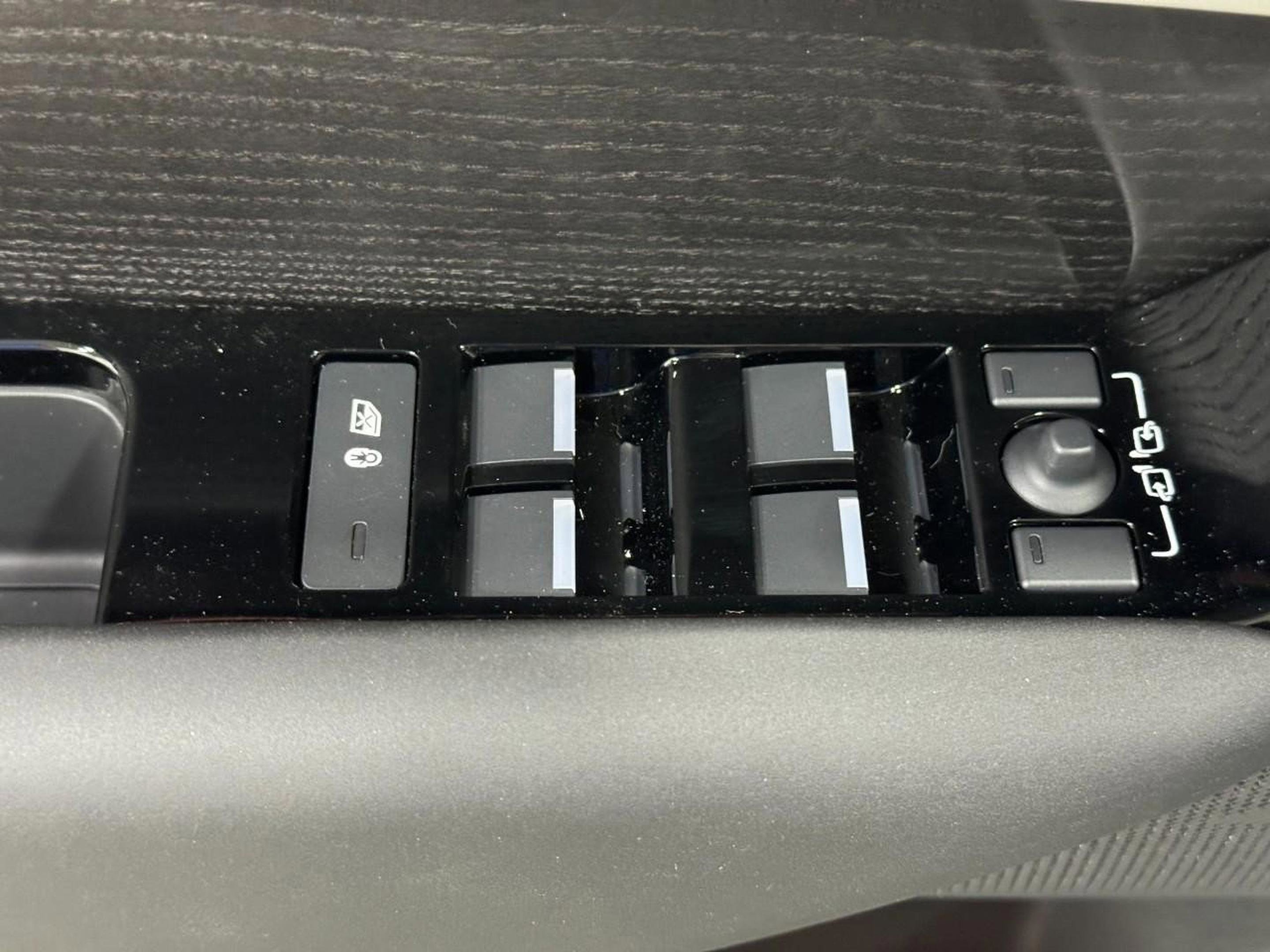 Used 2026 Land Rover Range Rover Velar Dynamic SE image 16