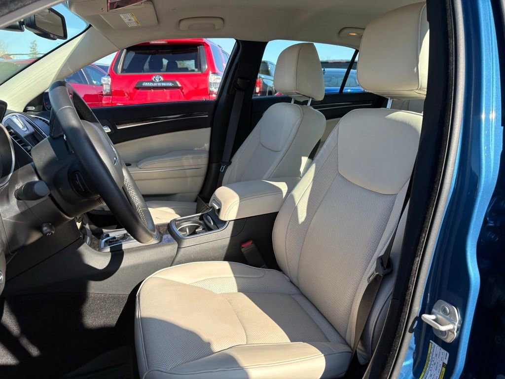 Used 2022 Chrysler 300 Touring L w/ Comfort Group AWD/4WD image 2