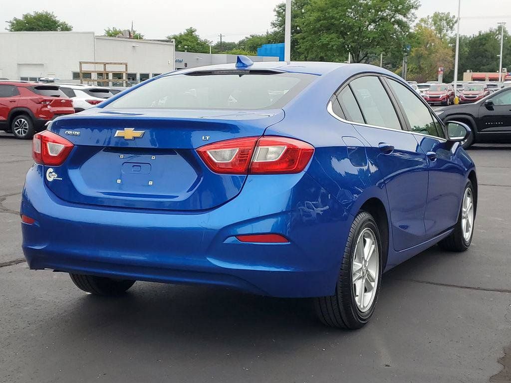 Used 2018 Chevrolet Cruze LT w/ Sun And Sound Package FWD image 3