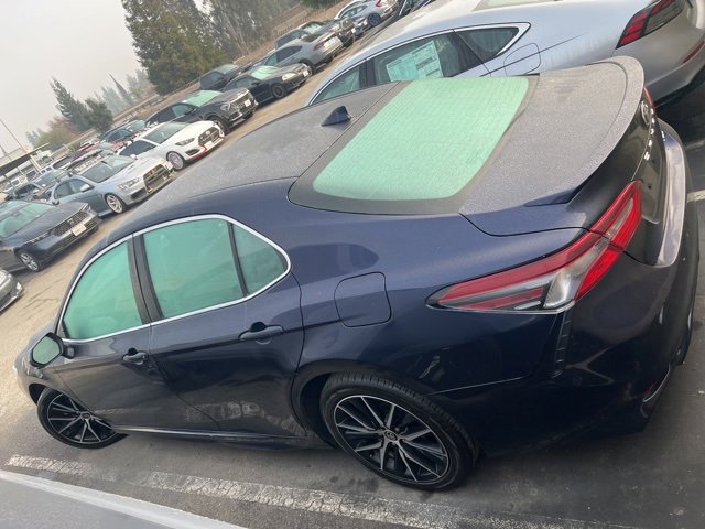 Used 2021 Toyota Camry SE image 3