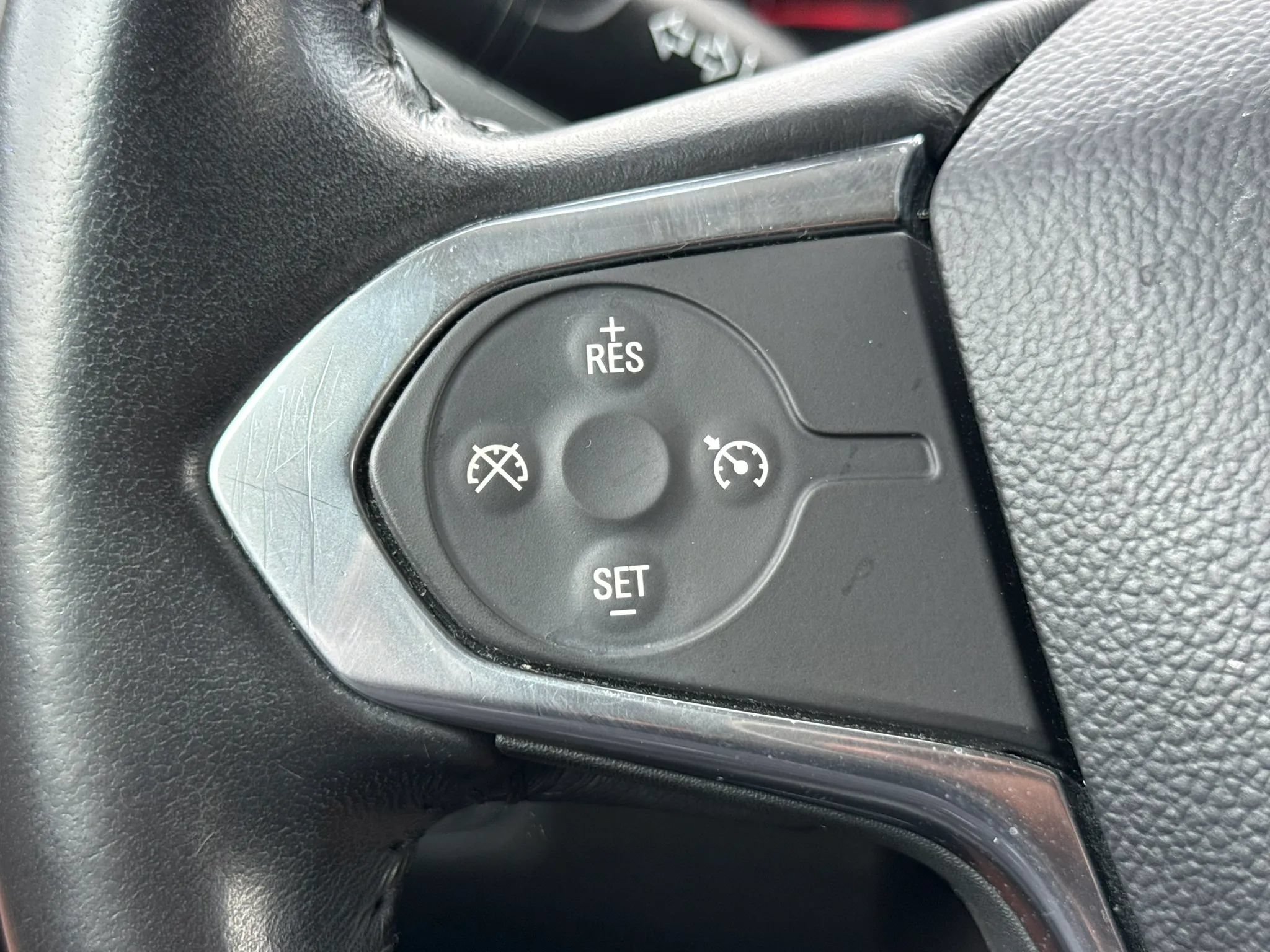 Used 2020 Chevrolet Traverse LT FWD image 25