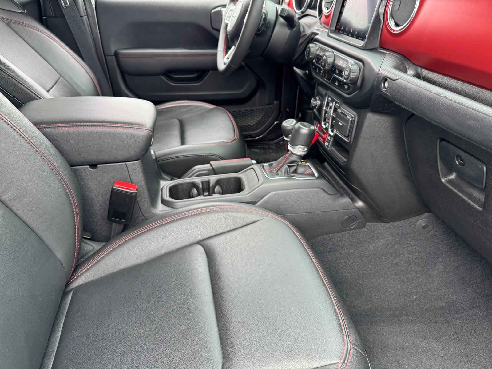 Used 2023 Jeep Gladiator Rubicon w/ Dual Top Group AWD/4WD image 13