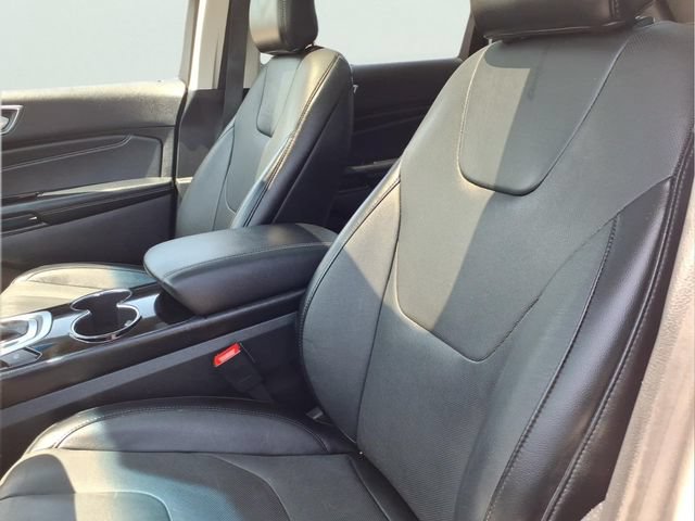 Used 2018 Ford Edge Titanium w/ Equipment Group 301A AWD/4WD image 19