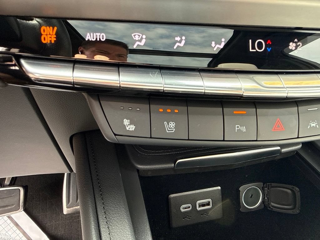 Used 2025 Cadillac XT4 Sport AWD/4WD image 31