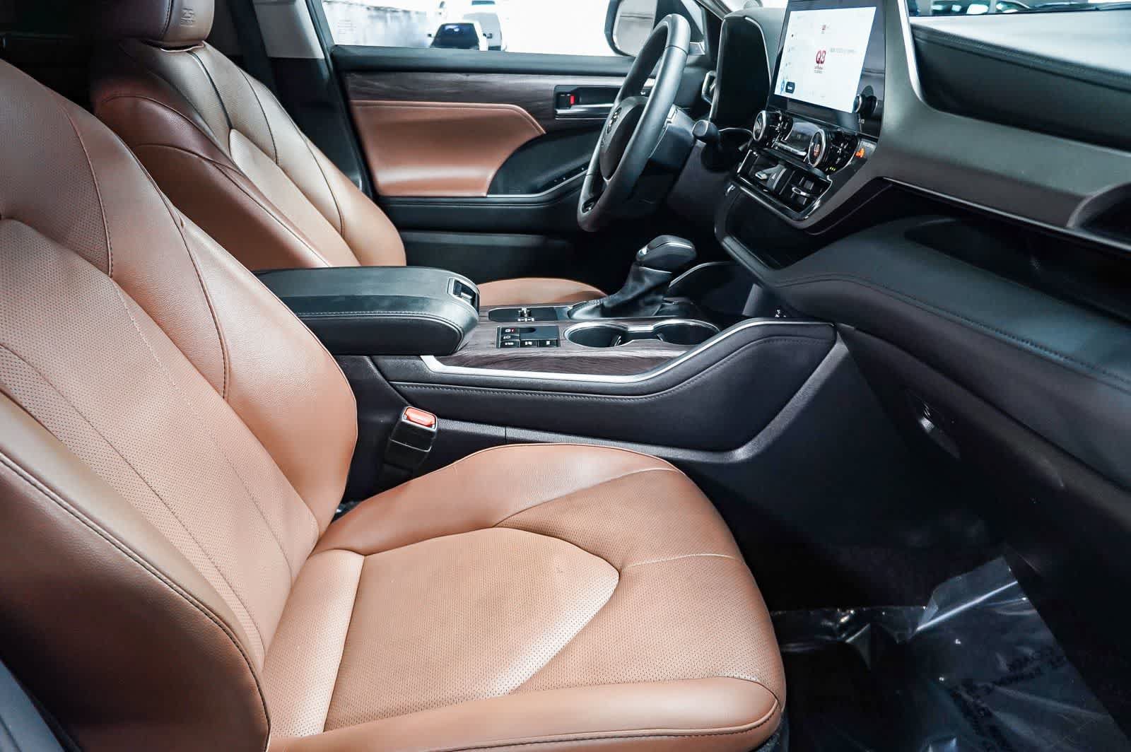 Certified 2025 Toyota Highlander Limited AWD/4WD image 20