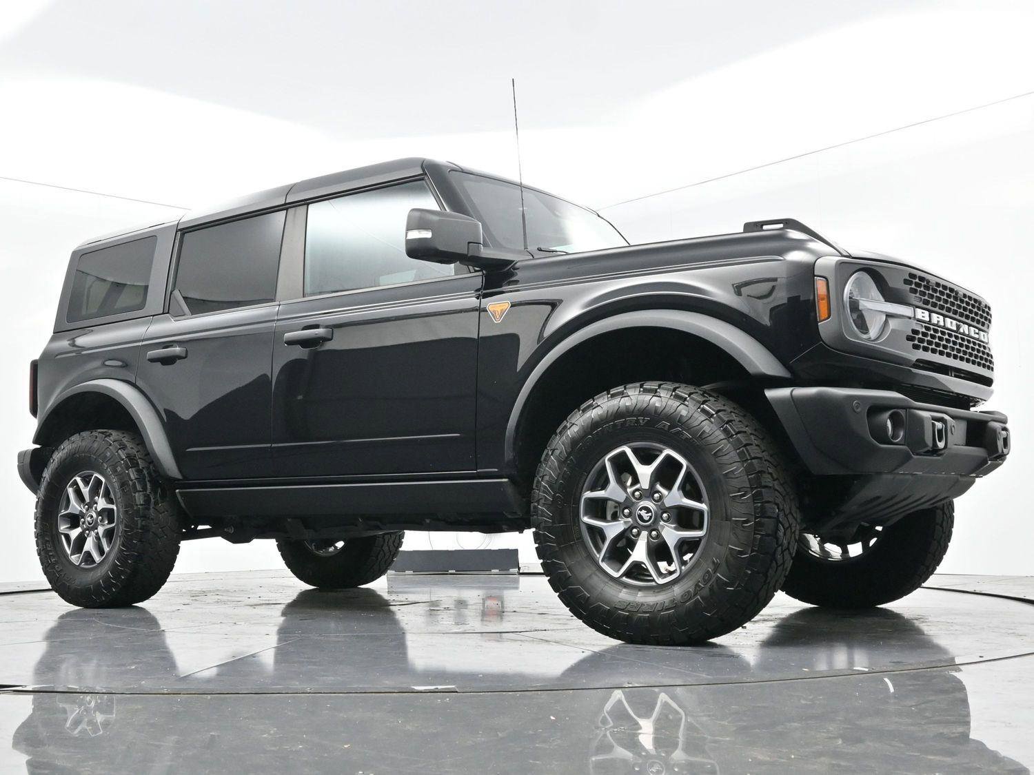 Used 2023 Ford Bronco Badlands image 48