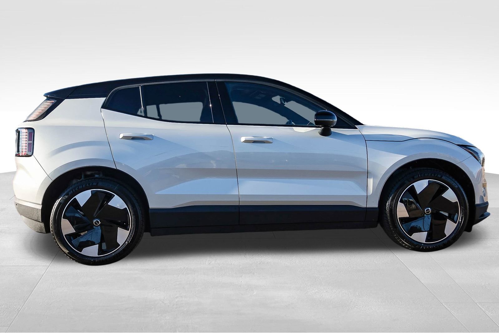 New 2025 Volvo EX30 Plus w/ Protection Package Premier image 4