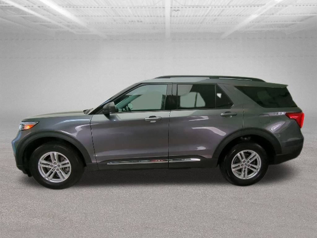 Used 2023 Ford Explorer XLT AWD/4WD image 3