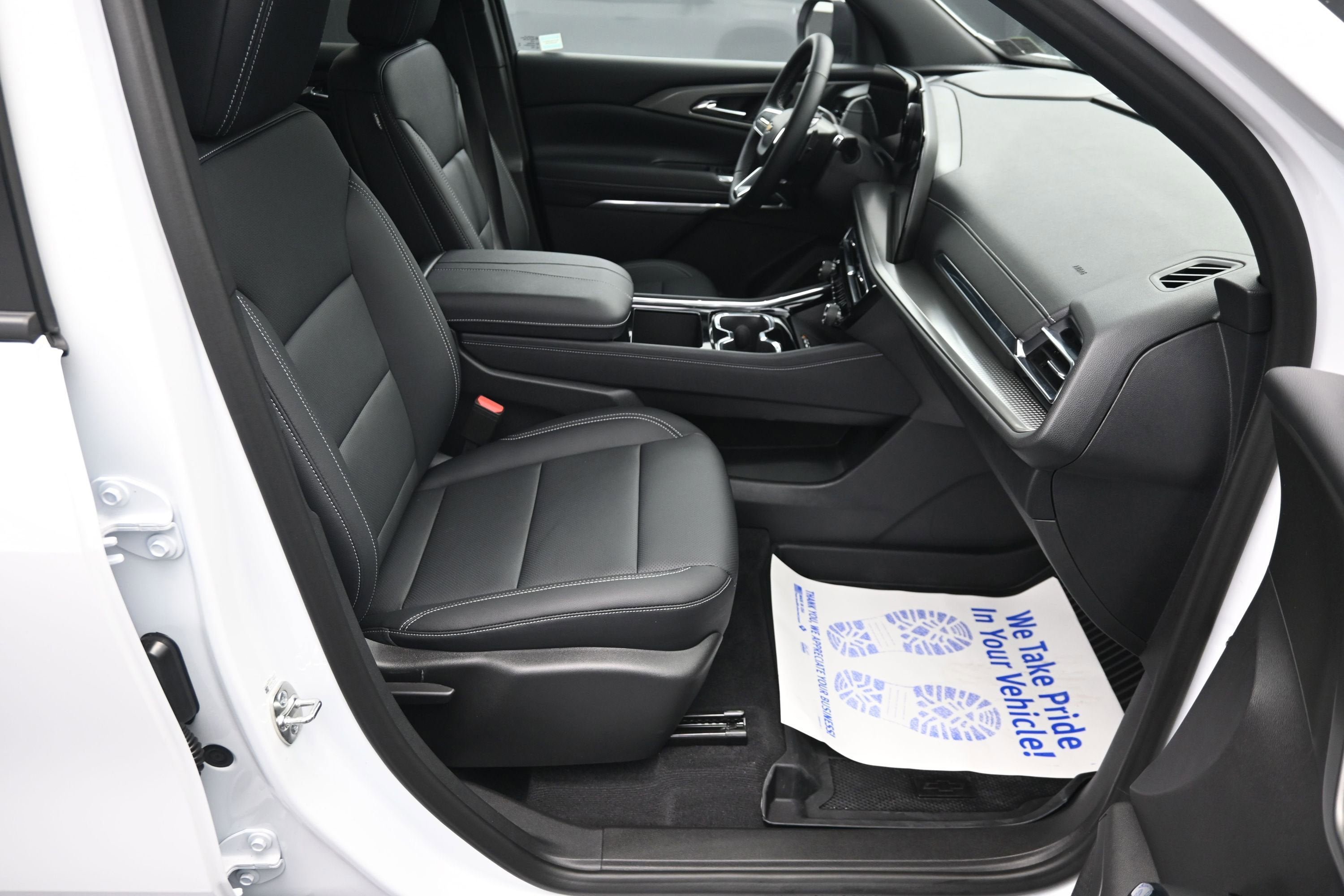 Used 2026 Chevrolet Traverse LT w/ Driver Confidence Package FWD image 27