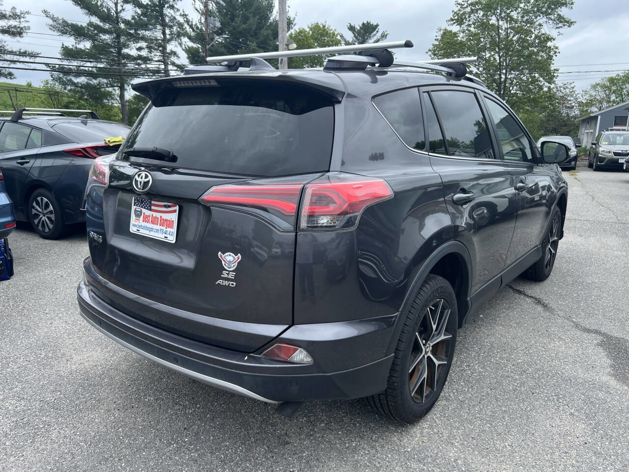 Used 2017 Toyota RAV4 SE image 6