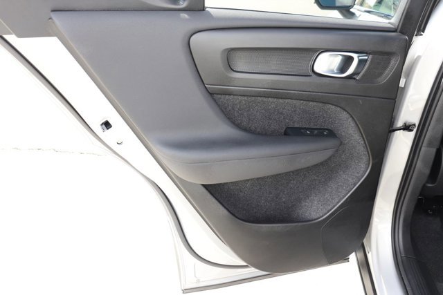 Used 2024 Volvo XC40 B5 Core image 11