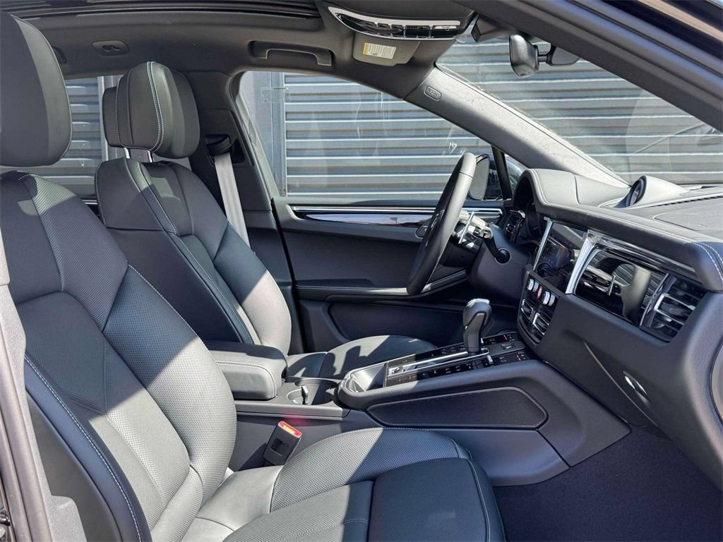 New 2025 Porsche Macan AWD/4WD image 21