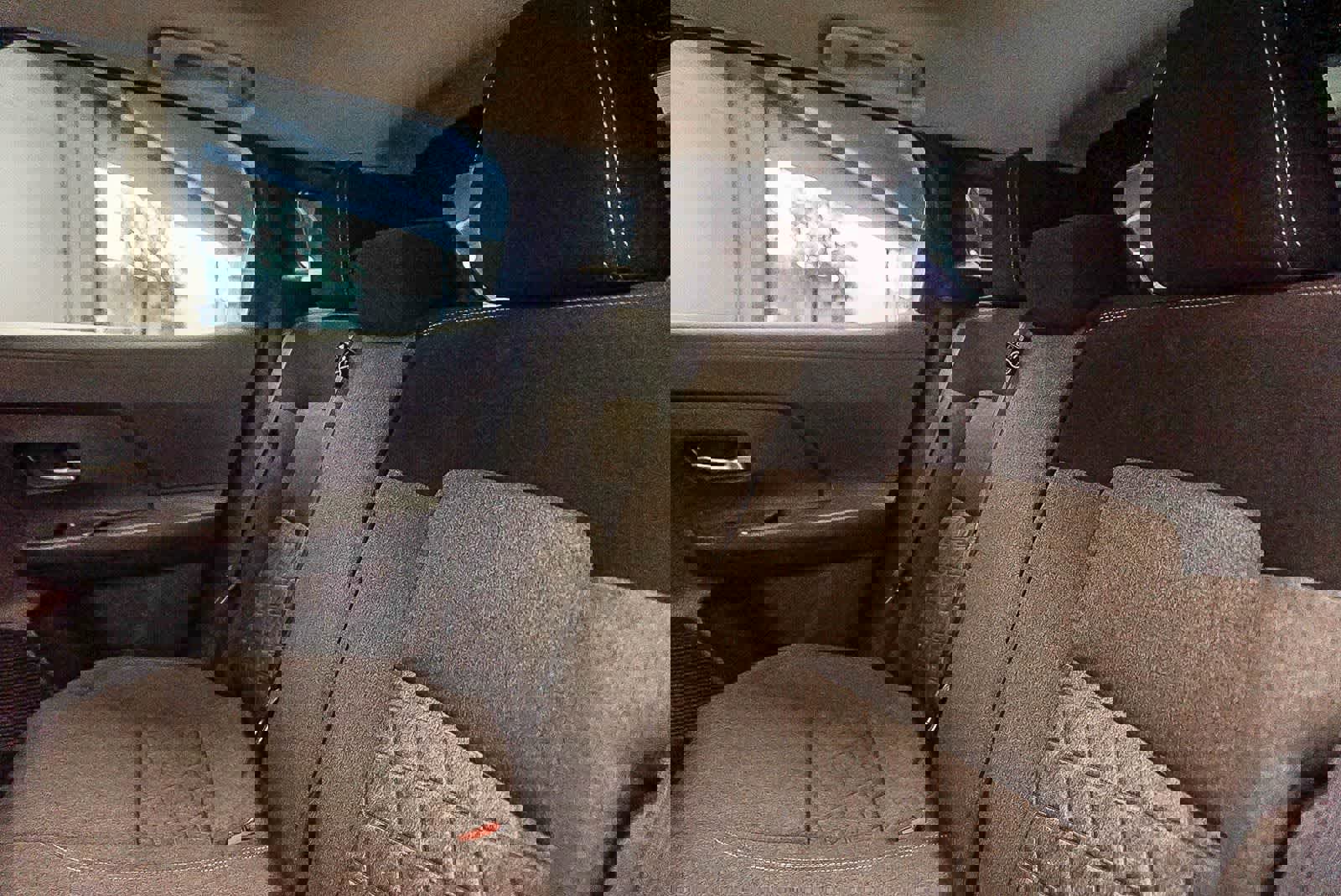 Used 2025 Nissan Kicks SV FWD image 18