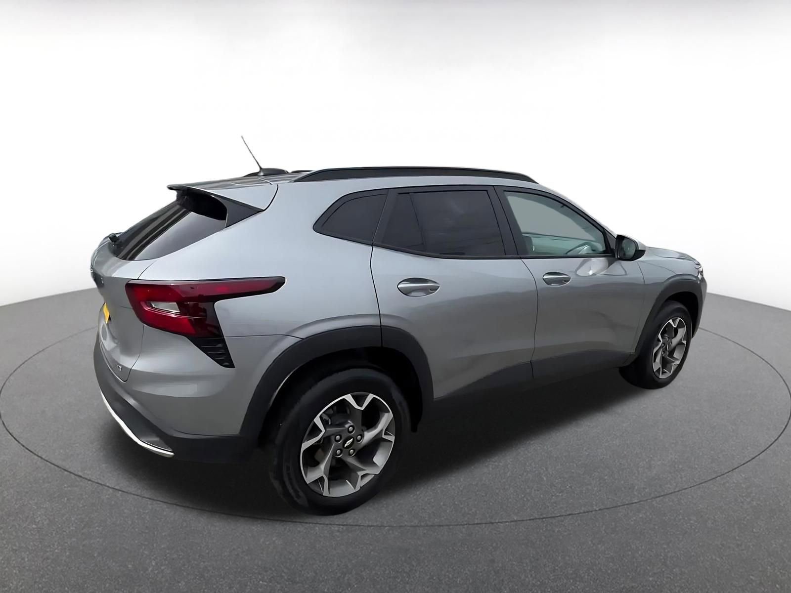 Used 2025 Chevrolet Trax LT w/ LT Convenience Package FWD image 15