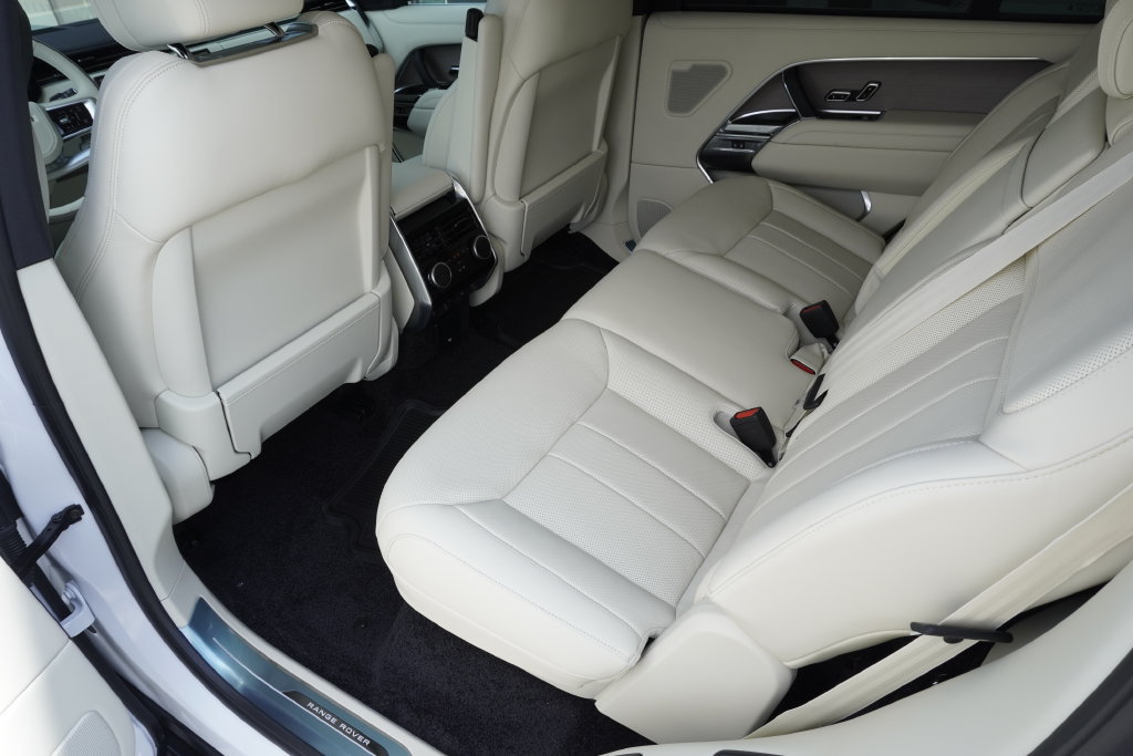 New 2026 Land Rover Range Rover Long Wheelbase SE AWD/4WD image 26
