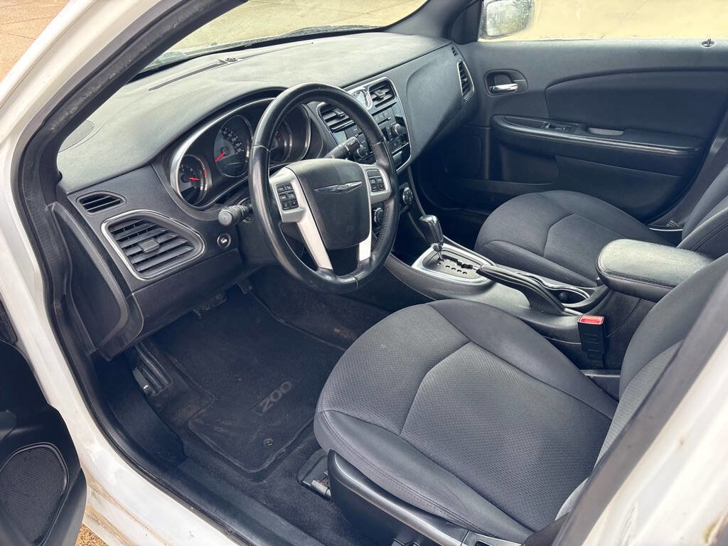 Used 2013 Chrysler 200 Touring w/ S Exterior Appearance Pkg image 9