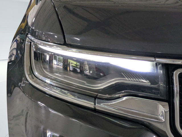 Certified 2024 Jeep Wagoneer L Series II AWD/4WD image 9