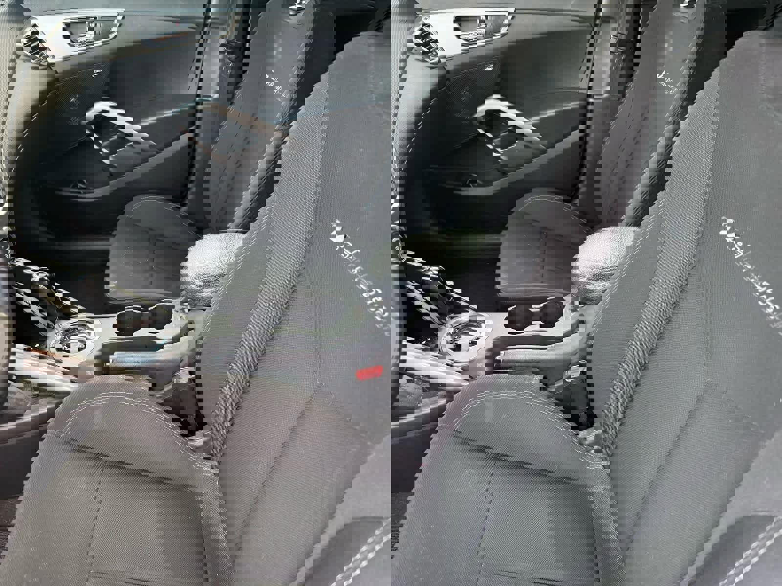 Used 2017 Hyundai Veloster Value Edition image 13