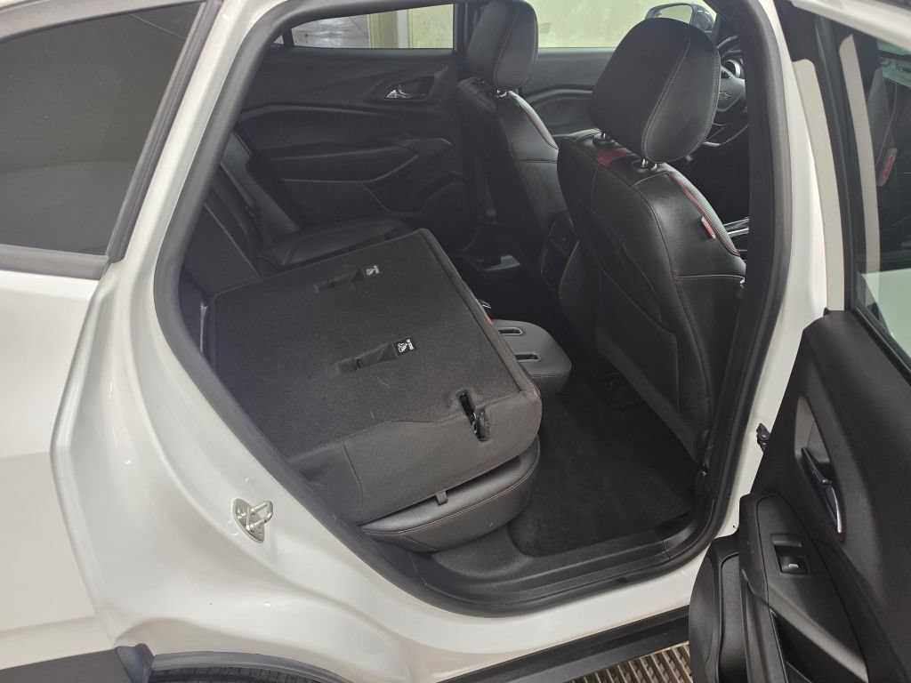 Used 2024 Chevrolet Trax RS FWD image 12