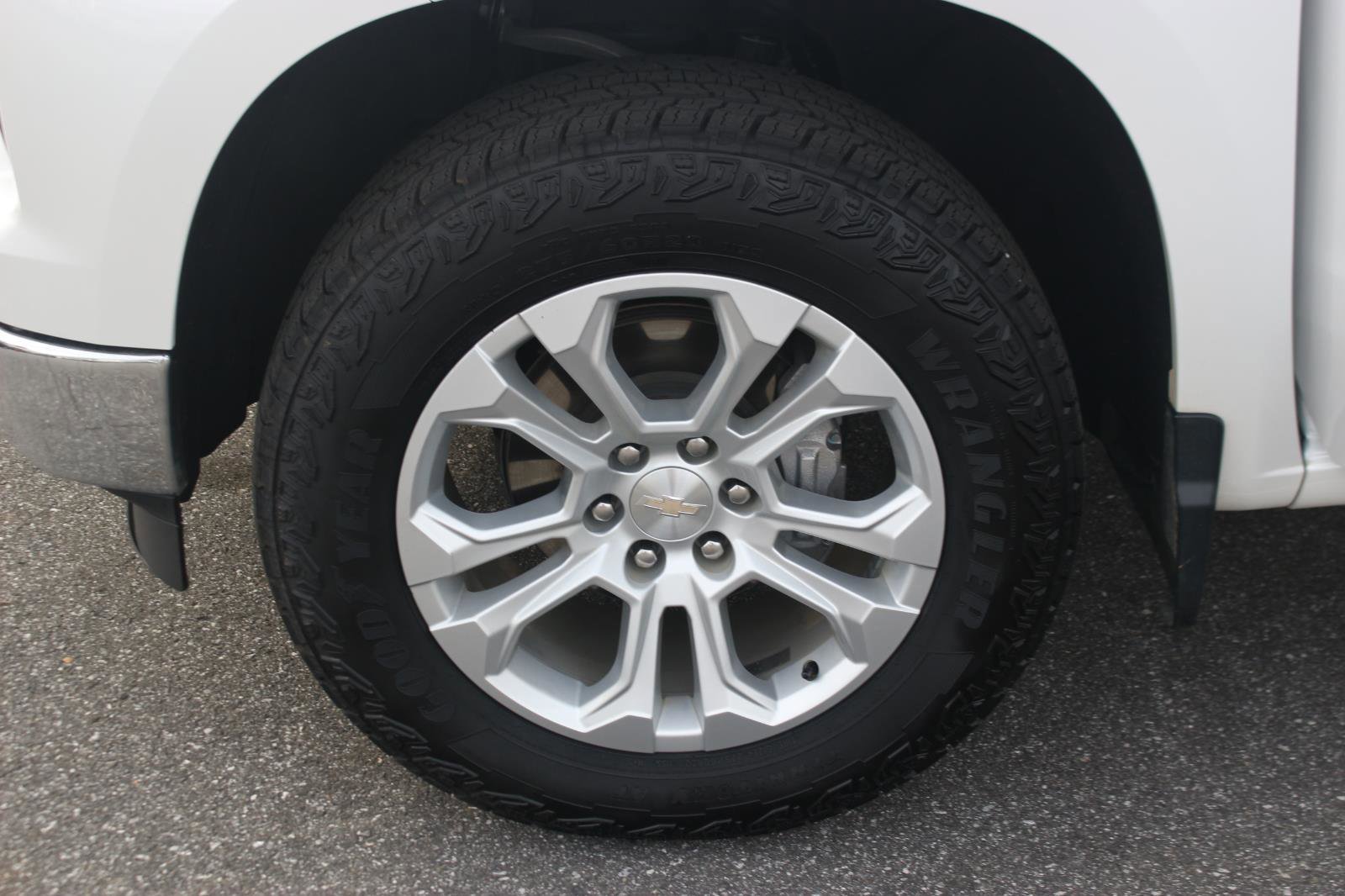 Used 2023 Chevrolet Silverado 1500 LTZ w/ LTZ Premium Package image 46